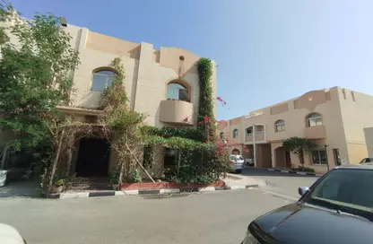 فيلا - 5 غرف نوم - 4 حمامات للايجار في فلل عين خالد - عين خالد - الدوحة