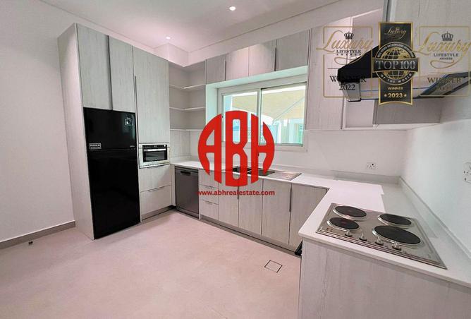 998818 - Property Image 3