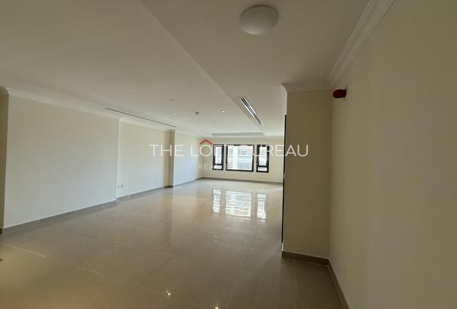 889204 - Property Image 2