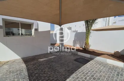 فيلا - 4 غرف نوم - 5 حمامات للايجار في شارع ام السنيم - عين خالد - الدوحة