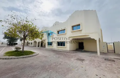 Compound - 4 Bedrooms - 5 Bathrooms for rent in Abu Hamour - Doha