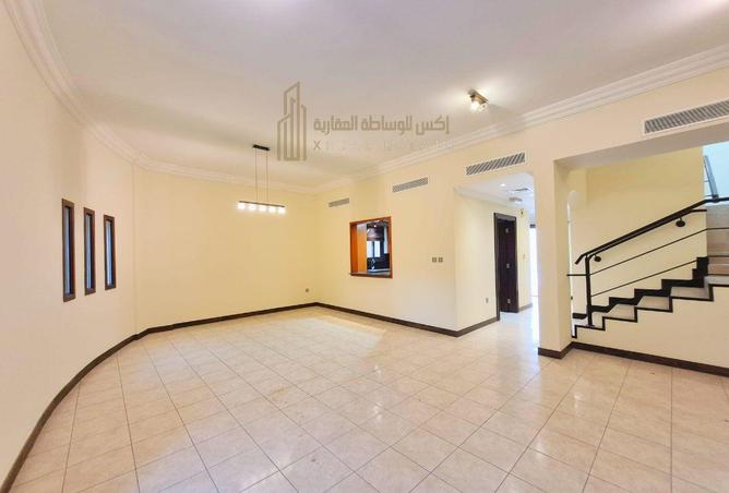 982452 - Property Image 2