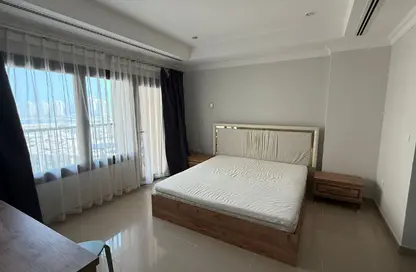 Apartment - 1 Bedroom - 2 Bathrooms for rent in Tower 28 - Porto Arabia - The Pearl Island - Doha