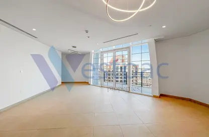 Penthouse - 3 Bedrooms - 6 Bathrooms for rent in Floresta Gardens - Floresta Gardens - The Pearl Island - Doha