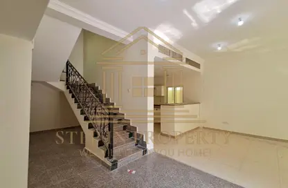 فيلا - 4 غرف نوم - 4 حمامات للايجار في شارع الهناء - الغرافة - الدوحة