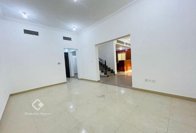 933025 - Property Image 2