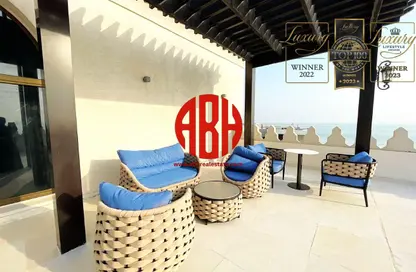 شقة - 2 غرف نوم - 3 حمامات للايجار في البلاج الجنوبي - البلاج - جزيرة اللؤلؤة - الدوحة