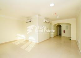 صورةغرفة فارغة لـ: شقة - 3 غرف نوم - 3 حمامات للكراء في شارع النصر - النصر - الدوحة, صورة 1