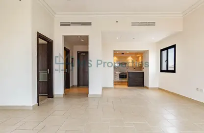Apartment - 1 Bedroom - 2 Bathrooms for rent in Carnaval - Qanat Quartier - The Pearl Island - Doha