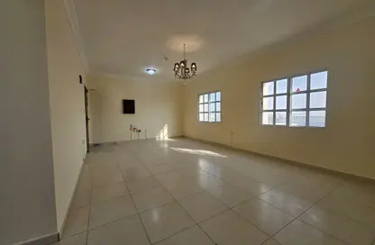 Apartment - 2 Bedrooms - 2 Bathrooms for rent in OqbaBin Nafie Steet - Old Airport Road - Doha