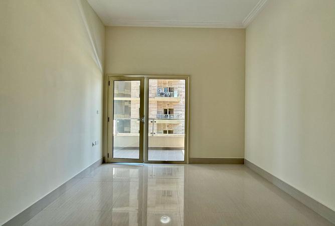 932792 - Property Image 3