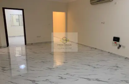 Apartment - 2 Bedrooms - 2 Bathrooms for rent in Umm Ghuwailina 4 - Umm Ghuwailina - Doha
