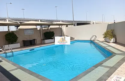 مجمع سكني - 5 غرف نوم - 4 حمامات للايجار في الغرافة - الدوحة