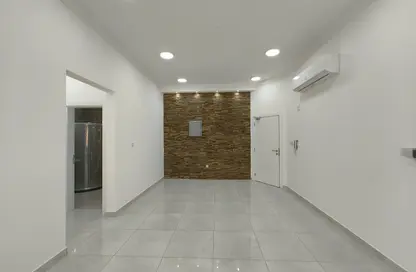 Apartment - 2 Bedrooms - 2 Bathrooms for rent in Al Mansoura - Al Mansoura - Doha