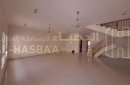 فيلا - 5 غرف نوم - 5 حمامات للايجار في شارع النعيجة - غرب الهلال - الهلال - الدوحة