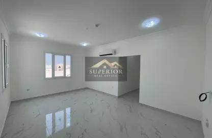 Penthouse - 2 Bedrooms - 3 Bathrooms for rent in Bin Omran 46 - Fereej Bin Omran - Doha