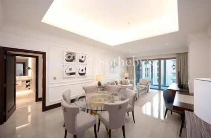 Living / Dining Room image for: Apartment - 3 Bedrooms - 4 Bathrooms for rent in The St. Regis Marsa Arabia Island - Marsa Arabia - The Pearl Island - Doha, Image 1