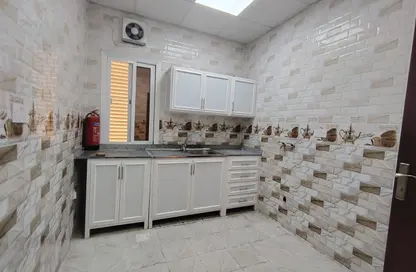 Apartment - 2 Bedrooms - 2 Bathrooms for rent in Bin Omran 35 - Fereej Bin Omran - Doha