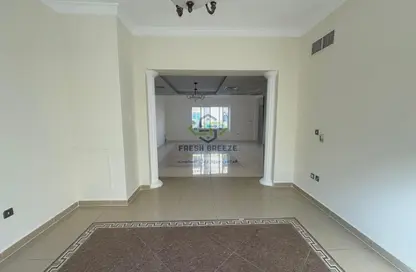 فيلا - 3 غرف نوم - 3 حمامات للايجار في شارع المطار القديم - طريق المطار القديم - الدوحة