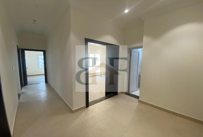 933912 - Property Image 3