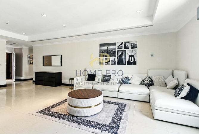 911805 - Property Image 2