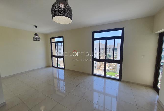 881889 - Property Image 2