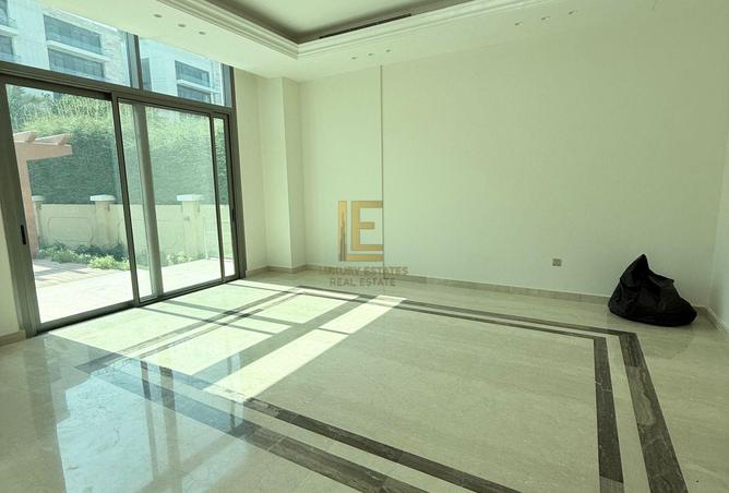 933987 - Property Image 3