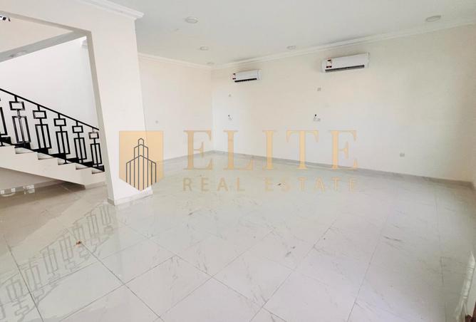 883944 - Property Image 2