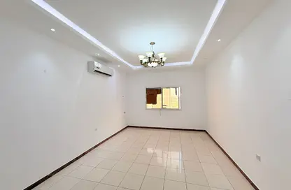 Apartment - 3 Bedrooms - 3 Bathrooms for rent in Umm Ghwailina Comm - Umm Ghuwalina - Umm Ghuwailina - Doha