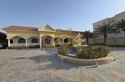 Villa - 3 Bedrooms - 6 Bathrooms for rent in Umm Abirieh - Al Shamal