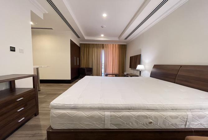 985561 - Property Image 2