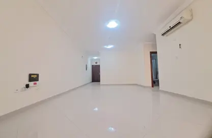 شقة - 2 غرف نوم - 2 حمامات للايجار في شارع الجزيره - فريج بن محمود الشمالي - فريج بن محمود - الدوحة