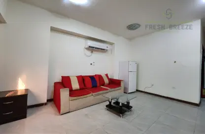 صورة لـ غرفة المعيشة شقة - غرفة نوم - 1 حمام للايجار في أم غويلينا - الدوحة ، صورة رقم 1