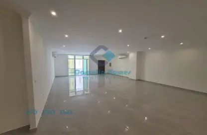 Apartment - 2 Bedrooms - 3 Bathrooms for rent in Al Sadd Road - Al Sadd - Doha