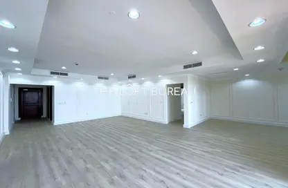 Apartment - 3 Bedrooms - 4 Bathrooms for rent in Tower 5 - Porto Arabia - The Pearl Island - Doha