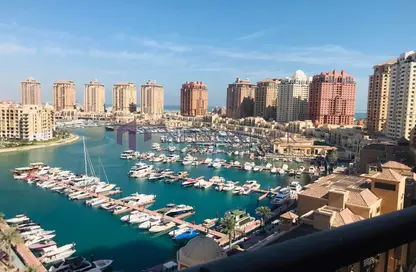 شقة - 2 غرف نوم - 3 حمامات للايجار في طريق بورتو الشرقي - بورتو أرابيا - جزيرة اللؤلؤة - الدوحة