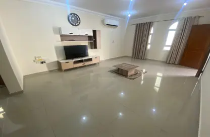 Compound - 3 Bedrooms - 3 Bathrooms for rent in Old Airport Road - Old Airport Road - Doha