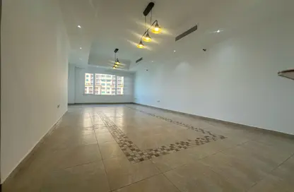 Apartment - 2 Bedrooms - 3 Bathrooms for rent in West Porto Drive - Porto Arabia - The Pearl Island - Doha