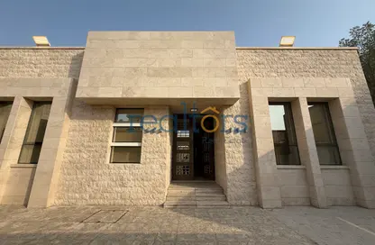 فيلا - 3 غرف نوم - 4 حمامات للايجار في شارع عقبة بن نافع - طريق المطار القديم - الدوحة