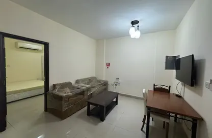 Apartment - 2 Bedrooms - 1 Bathroom for rent in Ramada Commercial Building - Al Rawabi Street - Al Muntazah - Doha