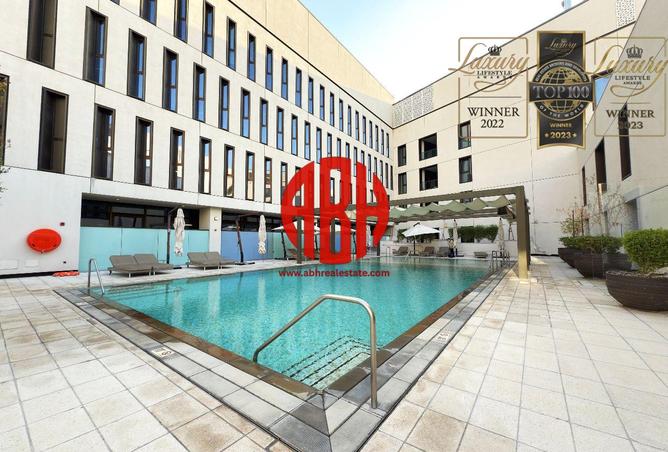 989758 - Property Image 2