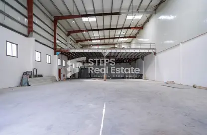 Warehouse - Studio - 6 Bathrooms for rent in East Industrial Street - Birkat Al Awamer - Al Wakra