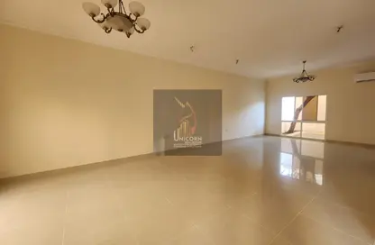 مجمع سكني - 4 غرف نوم - 3 حمامات للايجار في شارع المطار القديم - طريق المطار القديم - الدوحة