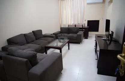 Living Room image for: Apartment - 1 Bedroom - 2 Bathrooms for rent in Fereej Bin Mahmoud North - Fereej Bin Mahmoud - Doha, Image 1