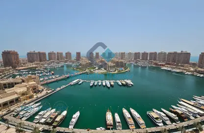 (بنتهاوس  (روف - 5 غرف نوم - 5 حمامات للايجار في طريق بورتو الشرقي - بورتو أرابيا - جزيرة اللؤلؤة - الدوحة