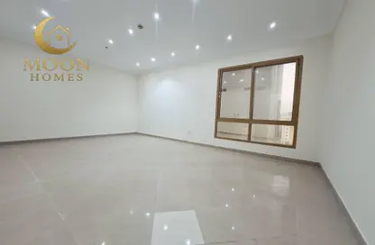 Apartment - 2 Bedrooms - 2 Bathrooms for rent in Umm Ghwailina Comm - Umm Ghuwalina - Umm Ghuwailina - Doha