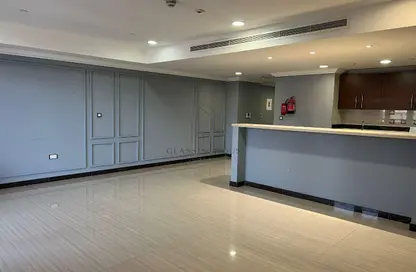 Apartment - 2 Bedrooms - 2 Bathrooms for rent in West Porto Drive - Porto Arabia - The Pearl Island - Doha