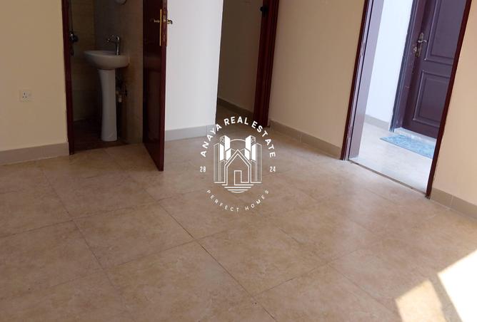 978893 - Property Image 2