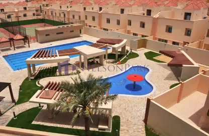مجمع سكني - 4 غرف نوم - 5 حمامات للايجار في واي فيلدج - ابو سدرة - الريان - الدوحة