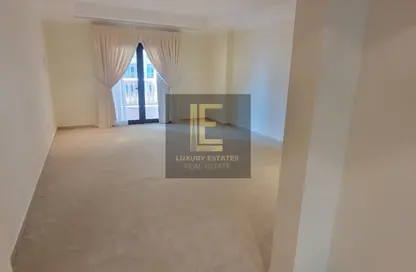 Apartment - 3 Bedrooms - 3 Bathrooms for rent in East Porto Drive - Porto Arabia - The Pearl Island - Doha